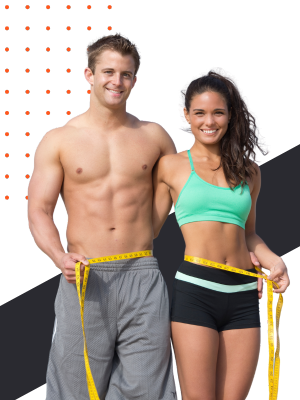 Fitte man en vrouw glimlachen terwijl ze hun taille meten, laten gewichtsverlies succes zien