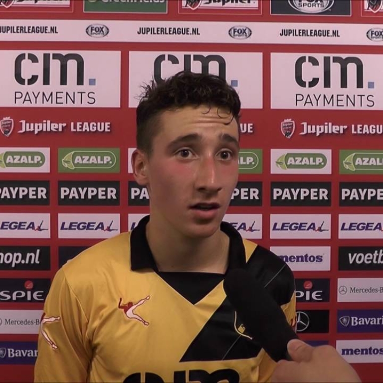 Bodi Brusselers als jonge NAC-speler tijdens een interview na een wedstrijd in de Jupiler League